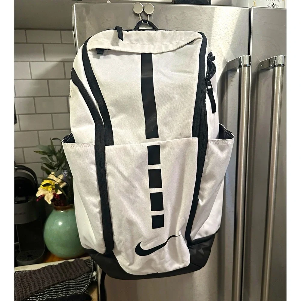 Nike Elite 32L Large Backpack White/Black Zip Padded Adjustable 4-Pocket